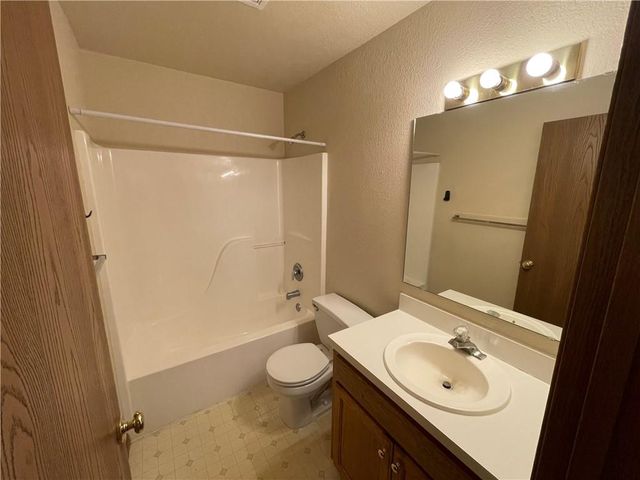 954 E Wildcat Run Street, Gardner, KS 66030