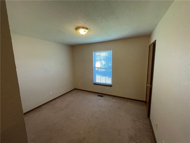 954 E Wildcat Run Street, Gardner, KS 66030