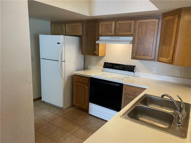 954 E Wildcat Run Street, Gardner, KS 66030