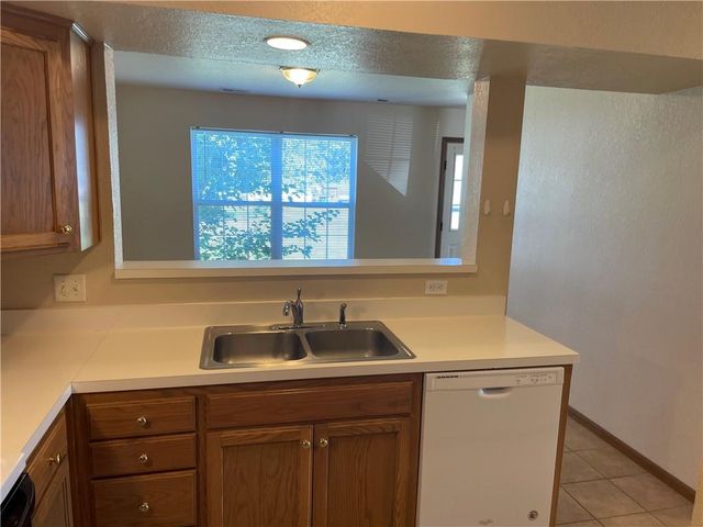 954 E Wildcat Run Street, Gardner, KS 66030