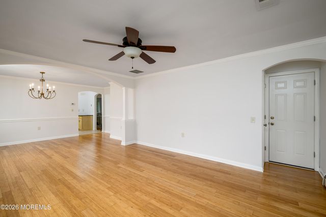 9 Pavilion Street, Toms River, NJ 08757