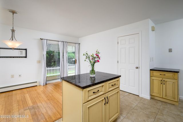 9 Pavilion Street, Toms River, NJ 08757