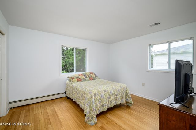 9 Pavilion Street, Toms River, NJ 08757