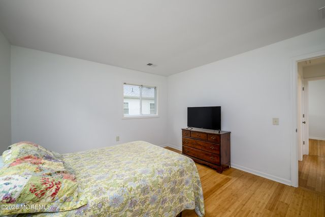 9 Pavilion Street, Toms River, NJ 08757