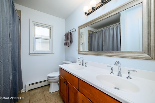 9 Pavilion Street, Toms River, NJ 08757