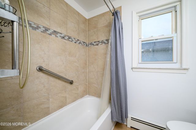 9 Pavilion Street, Toms River, NJ 08757