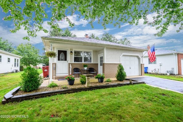 9 Pavilion Street, Toms River, NJ 08757