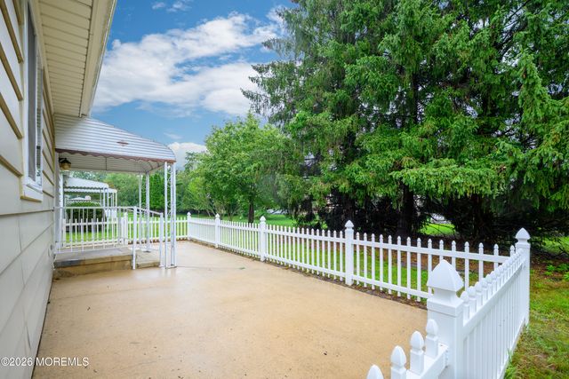 9 Pavilion Street, Toms River, NJ 08757