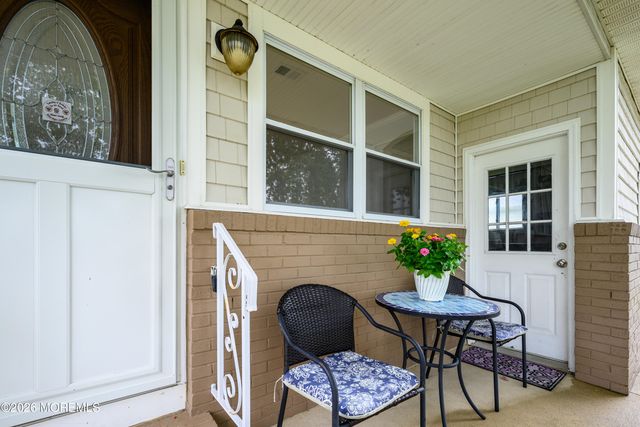 9 Pavilion Street, Toms River, NJ 08757