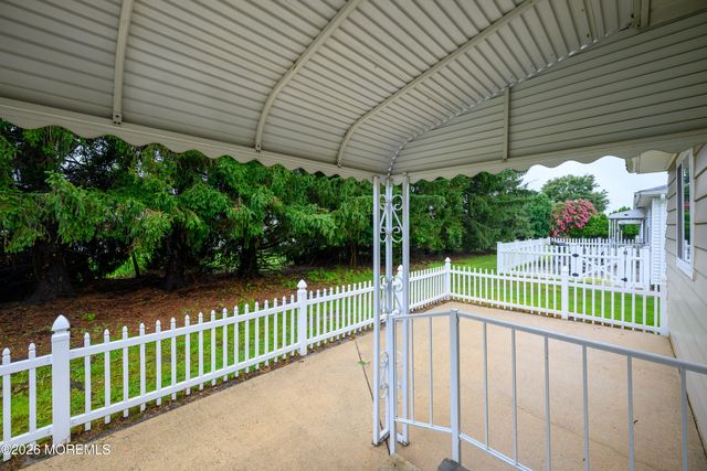 9 Pavilion Street, Toms River, NJ 08757