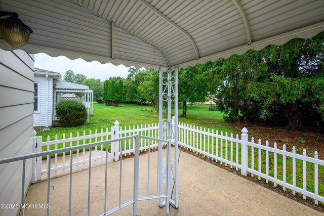 9 Pavilion Street, Toms River, NJ 08757