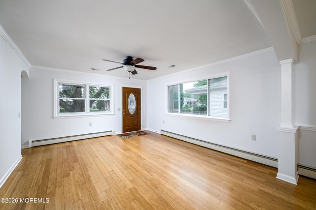 9 Pavilion Street, Toms River, NJ 08757