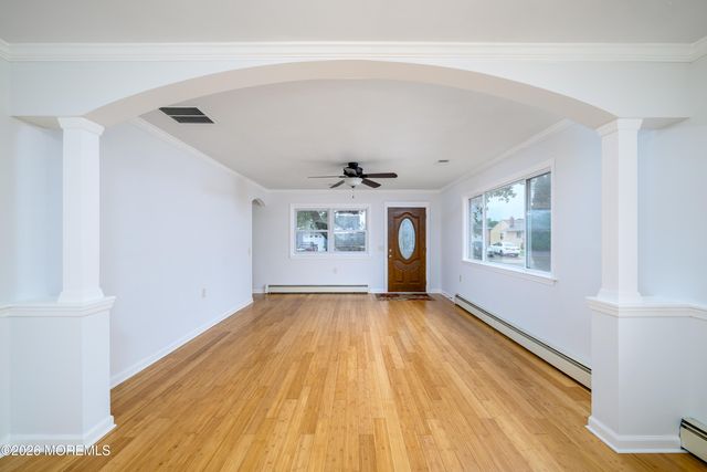 9 Pavilion Street, Toms River, NJ 08757