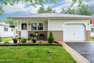 9 Pavilion Street, Toms River, NJ 08757