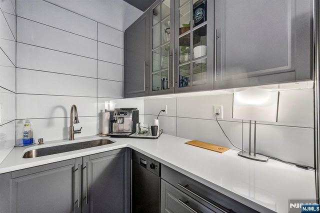 1033 River Road CS03, Edgewater, NJ 07020