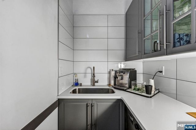 1033 River Road CS03, Edgewater, NJ 07020