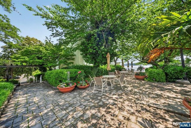 1033 River Road CS03, Edgewater, NJ 07020