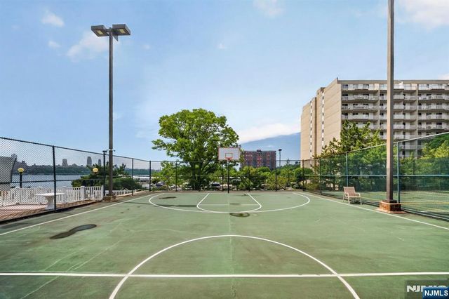 1033 River Road CS03, Edgewater, NJ 07020