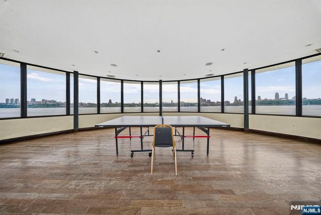 1033 River Road CS03, Edgewater, NJ 07020