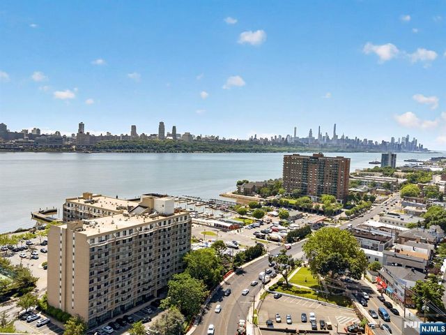 1033 River Road CS03, Edgewater, NJ 07020