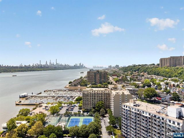 1033 River Road CS03, Edgewater, NJ 07020