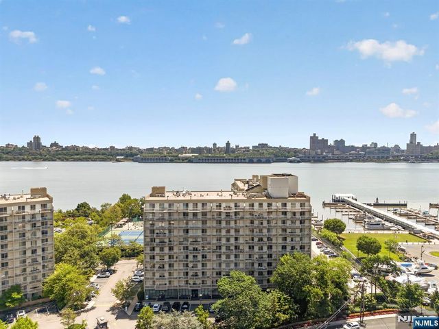 1033 River Road CS03, Edgewater, NJ 07020