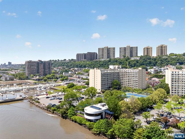 1033 River Road CS03, Edgewater, NJ 07020