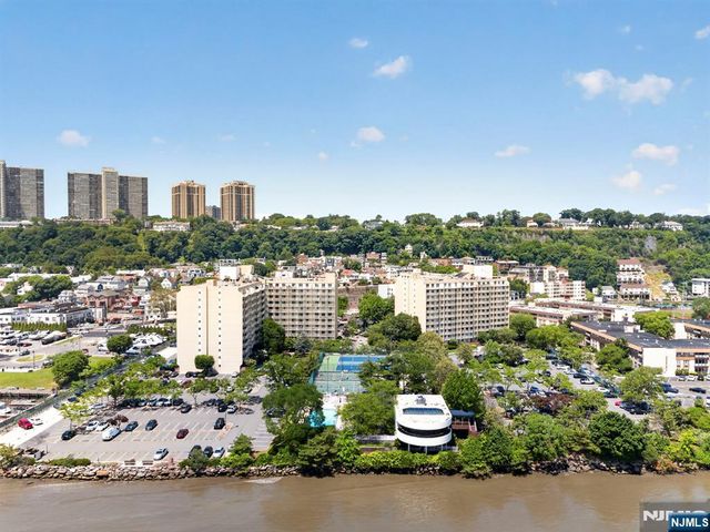 1033 River Road CS03, Edgewater, NJ 07020