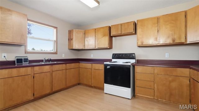 2283 State Highway 76, Willow Springs, MO 65793