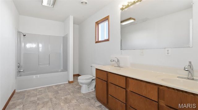 2283 State Highway 76, Willow Springs, MO 65793