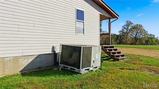 2283 State Highway 76, Willow Springs, MO 65793