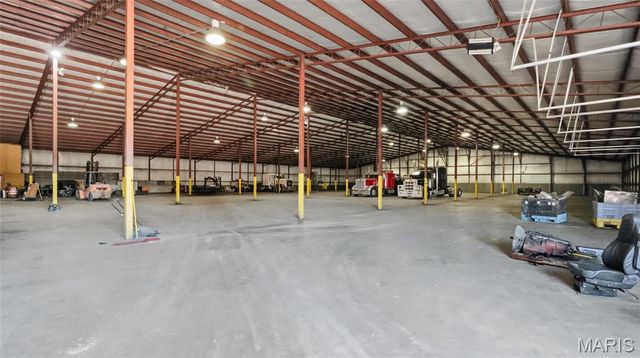 2283 State Highway 76, Willow Springs, MO 65793