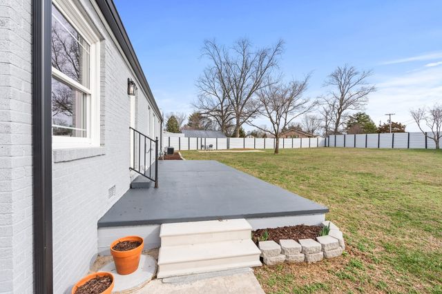 102 Dogwood Ln, Winchester, TN 37398
