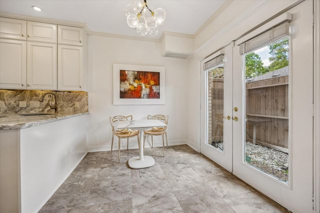 1112 Nantucket Drive A, Houston, TX 77057