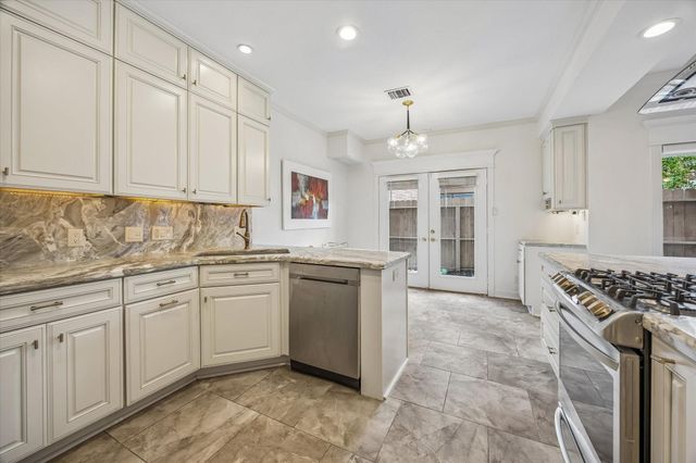 1112 Nantucket Drive A, Houston, TX 77057