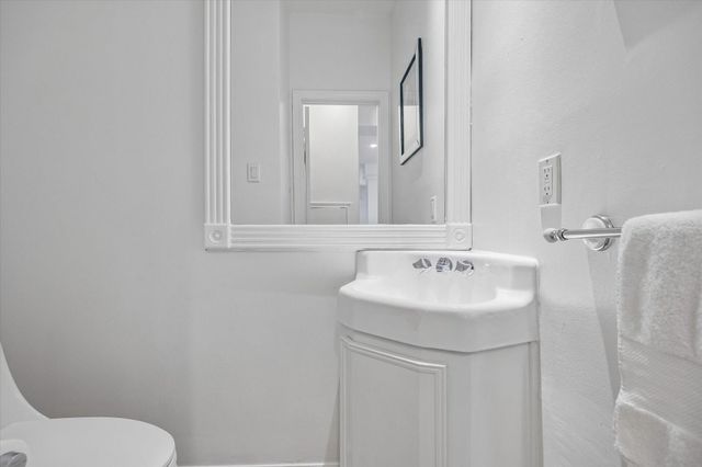 1112 Nantucket Drive A, Houston, TX 77057