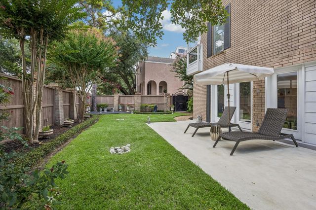 1112 Nantucket Drive A, Houston, TX 77057