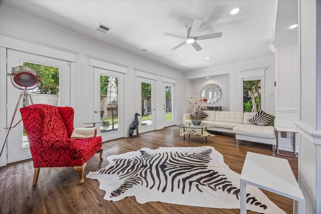 1112 Nantucket Drive A, Houston, TX 77057