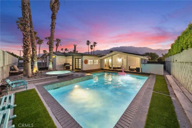2306 Acacia Road East, Palm Springs, CA 92262
