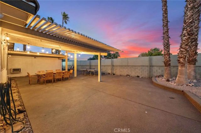 2306 Acacia Road East, Palm Springs, CA 92262