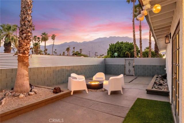 2306 Acacia Road East, Palm Springs, CA 92262