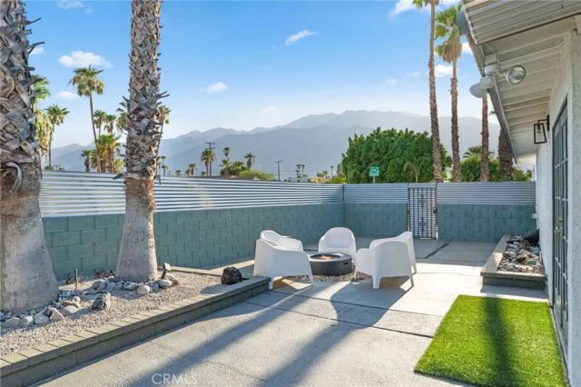 2306 Acacia Road East, Palm Springs, CA 92262