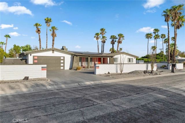 2306 Acacia Road East, Palm Springs, CA 92262