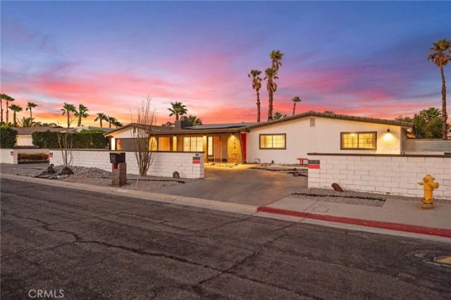 2306 Acacia Road East, Palm Springs, CA 92262