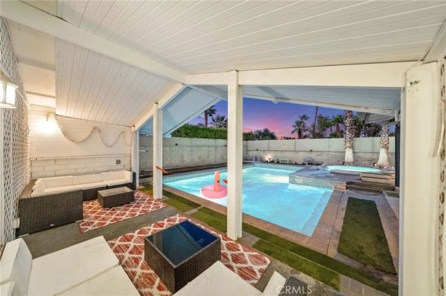 2306 Acacia Road East, Palm Springs, CA 92262