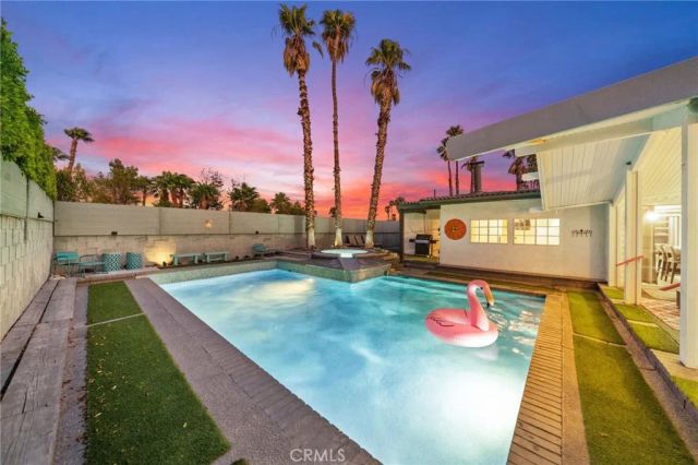 2306 Acacia Road East, Palm Springs, CA 92262