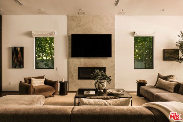 144 N Bowling Green Way, Los Angeles, CA 90049