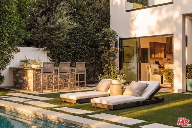 144 N Bowling Green Way, Los Angeles, CA 90049