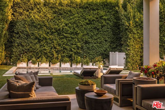 144 N Bowling Green Way, Los Angeles, CA 90049