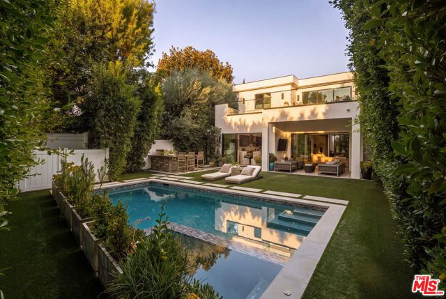 144 N Bowling Green Way, Los Angeles, CA 90049